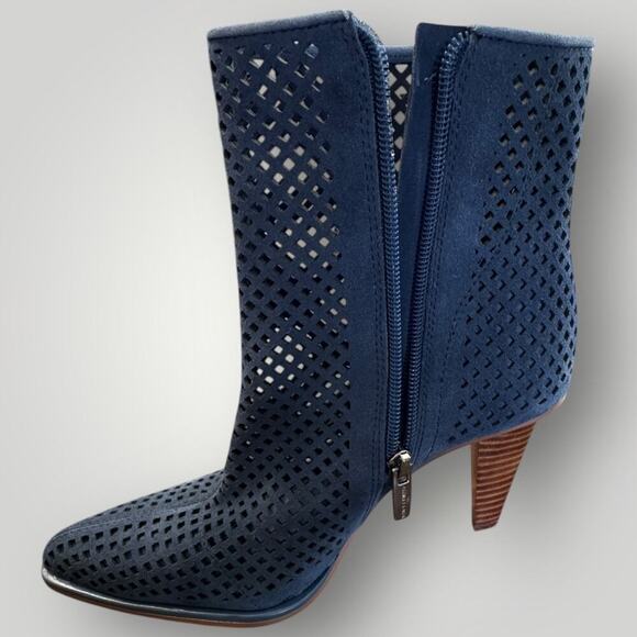 New Vince Camuto YOLANDAL Booties Lazer Cut Blue Suede w/ Zipper, Wm's 6 - Picture 9 of 10